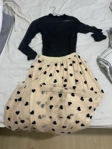 Saia de tule bege com coração 