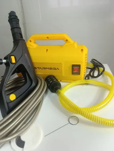 lavadora de alta pressão da marca Starmega, modelo compacto com motor de 1400W a 1500W.