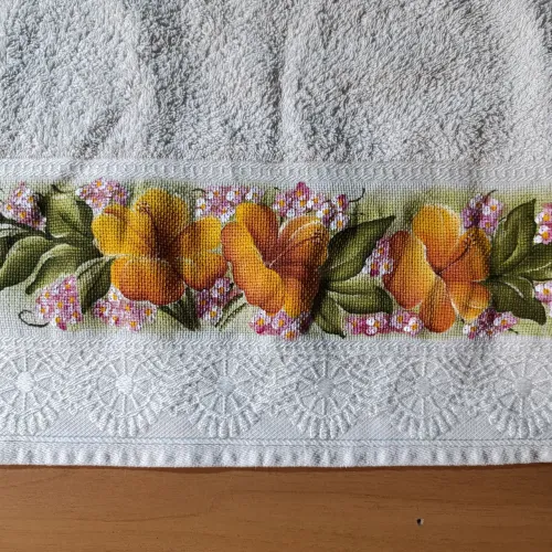 Toalha de Corpo com Flores e Costura Detalhada 65x55