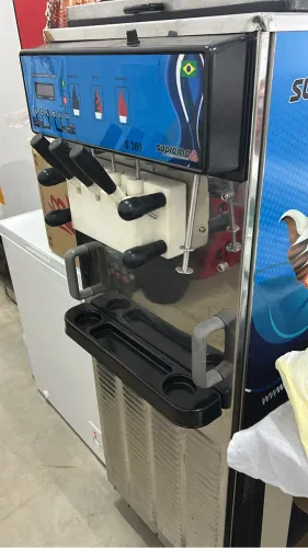 Vendo máquina de sorvete