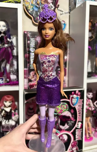 Boneca Barbie Mosqueteira Roxa Viveca