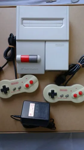 [ORIGINAL] Nintendo AV Famicom HVC-101 + 2 Controles Dogbone