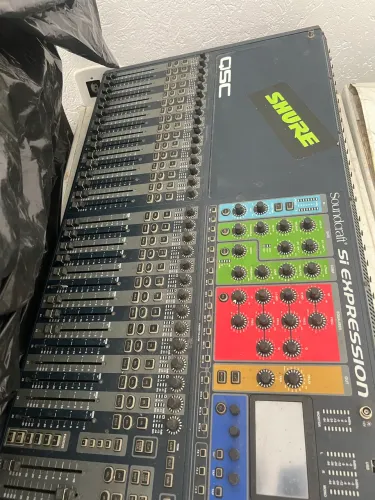 Mesa de som SoundCraft SI Expression