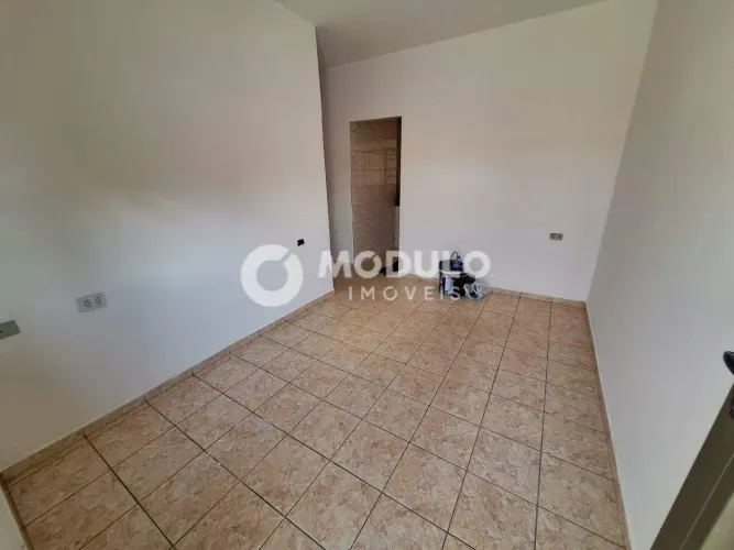Casa residencial disponível para locação no bairro Jardim Das Palmeiras.