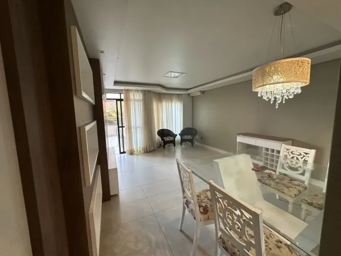 Apartamento Garden no Centro de Florianópolis com 3 suítes e 2 vagas.