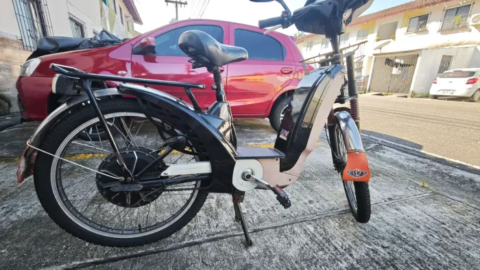 Bicicleta elétrica (bateria nova)