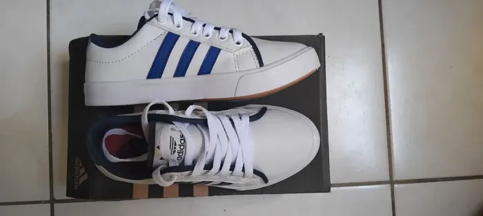 Vendo tênis novos tamanho 33 todos por R$160,00