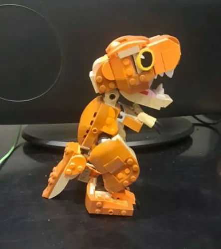 Lego dinossauro montado 