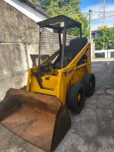 Mini Pá Carregadeira BobCat 711 ( Tem manual)