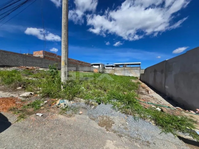 Terreno à Venda no Bairro São Roque em Divinópolis/MG.