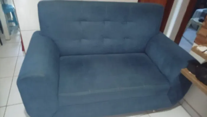 Sofá semi-novo. *