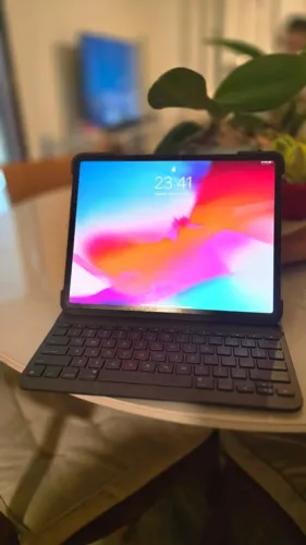 iPad Pro 12,9? 3ª Geração 64GB Wi-Fi impecável + Apple Pencil 2 + Capa teclado Logitech