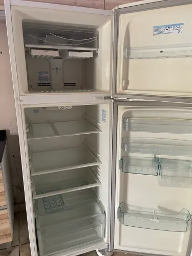 Geladeira eletrolux fost free