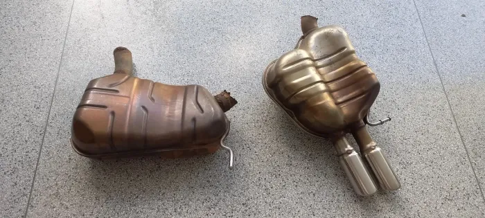 Par de abafadores de escapamento Jetta TSI 2.0 