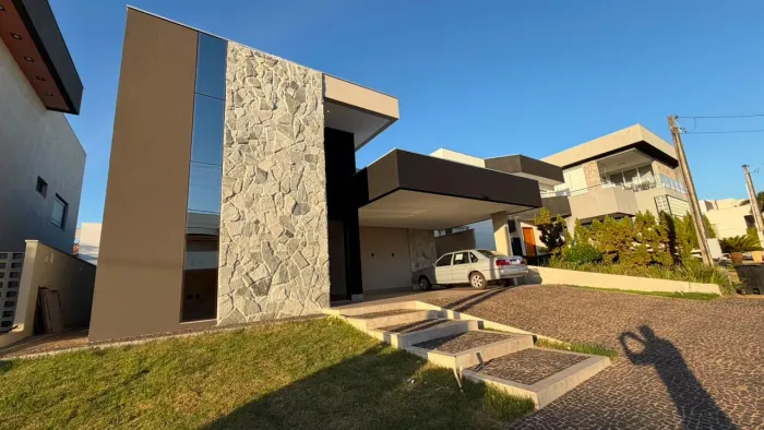 Casa de Alto Padrão à Venda no Condomínio Mirante do Lago 4 Suítes, Piscina e Área Gourme