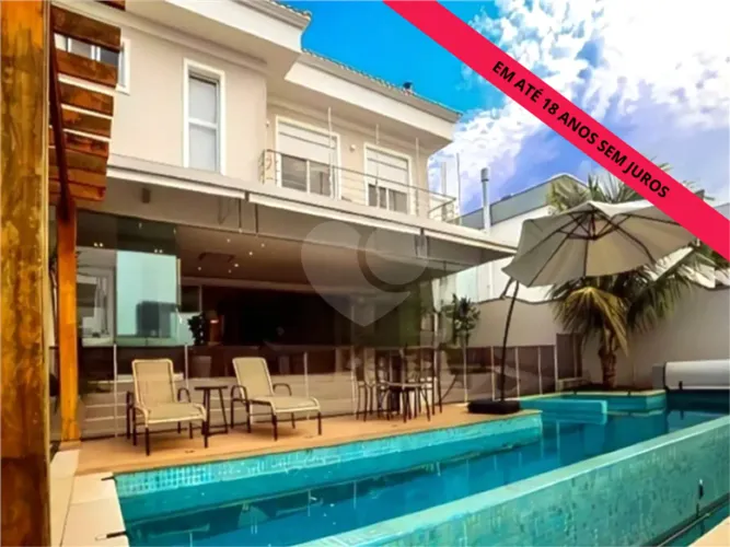Casa de Alto Padrão em Condomínio com 4 suítes.