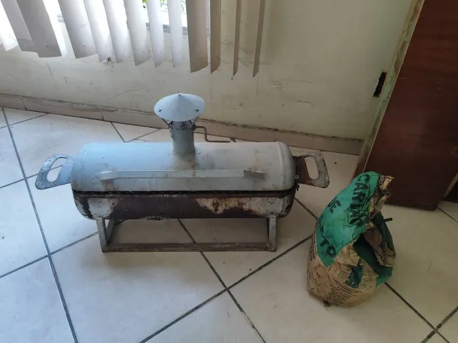 Churrasqueira artesanal a bafo com chaminé 