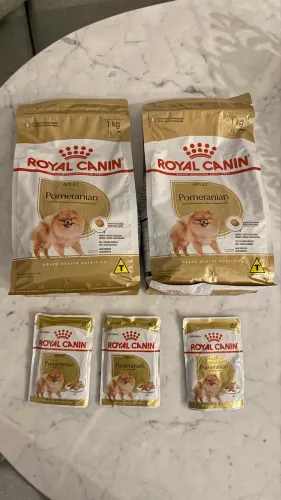 2 sacos e 3 patês Royal canin Pomeranian lacrados venc 2027