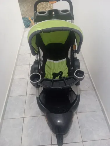 Carrinho de bebê da jeep