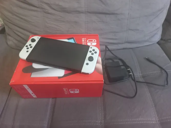Nintendo Switch OLED usado