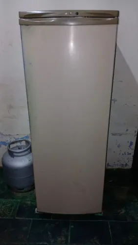 Vendo geladeira funciona tudo perfeitamente