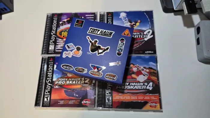 Box Tony Hawk's Pro Skater PlayStation PS1 prensados midia preta 4 jogos completos + luva
