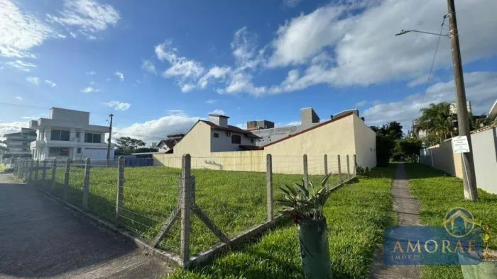 Terreno à venda, 450 m² a 500m do mar em Jurerê - Florianópolis/SC