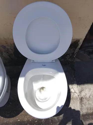 Vaso sanitário com tampa novinha