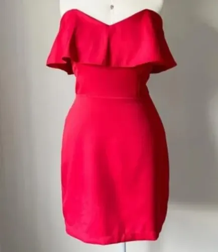 Vestido com decote coração 