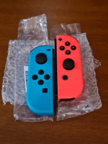 Par de JoyCon's AZUL/VERMELHO para Nintendo Switch (Novos, nunca usados e ORIGINAIS!)