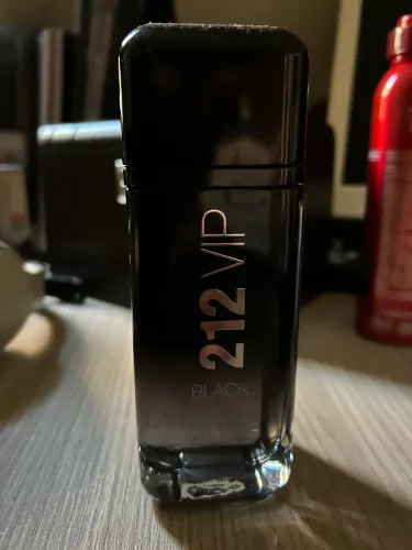 Perfume 212 Vip Black EDT 200 mL