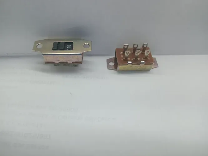 Chave seletora HH com marcação 110/220 volts