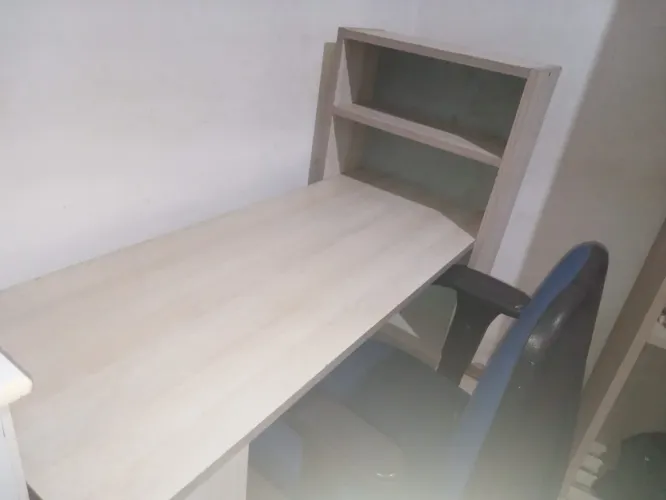 Escrivaninha + cadeira