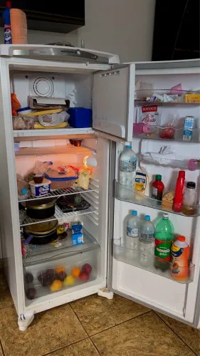 Vendo geladeira semi nova