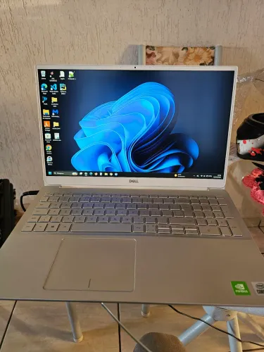 Notebook Dell Inspiron 5590 - Core i7, 8GB de ram, SSD 512GB, com Placa Dedicada NVIDIA 2G