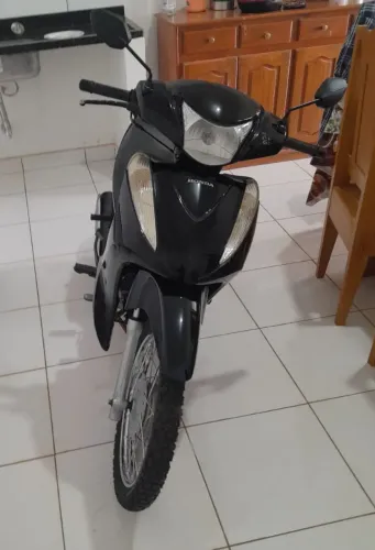 Vendo uma moto biz 10 mil