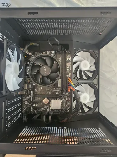 Pc Gamer Aquário zerado! Ryzen 5 3400G 16GB XPG Gaming