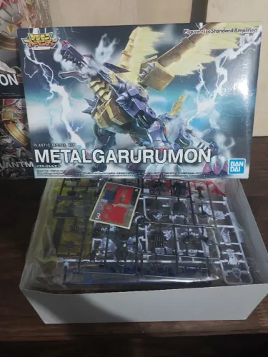 Digimon Metal Garurumon (amplificado) Figure-rise Standard
