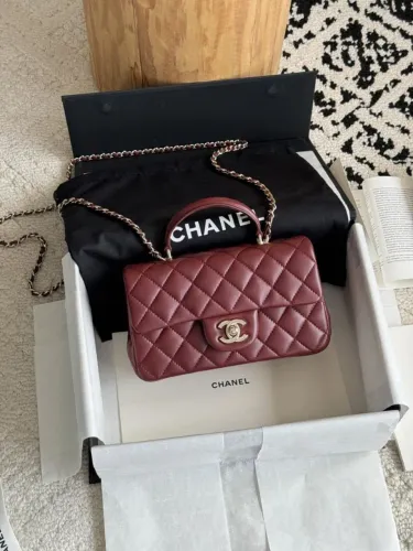 Bolsa em couro Chanel
