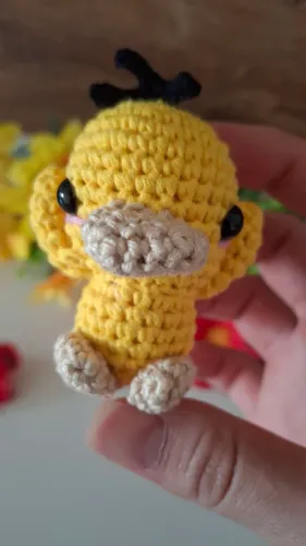 Psyduck amigurumi chaveiro - Pokémon