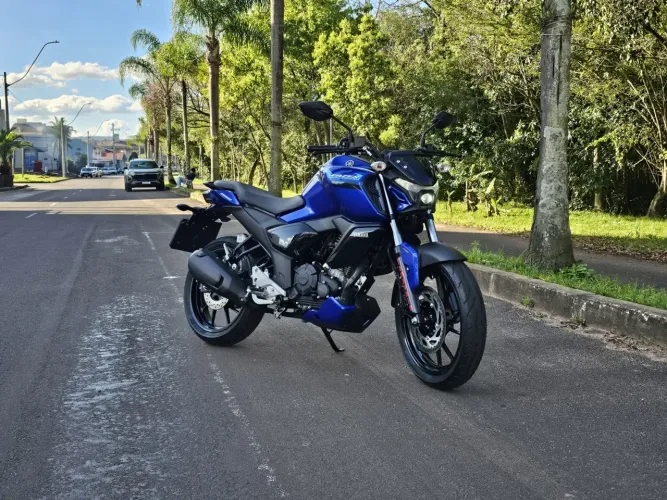 2025 FZ15 150 FAZER CONNECTED apenas 140 kms, aceito troca, financio, parcelo cartão