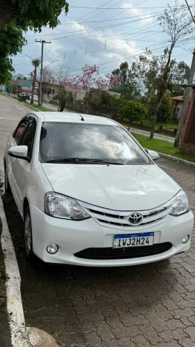 Toyota Etios XLS Sedan 1.5 Flex 16V 4P Mec. 2015