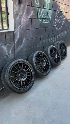 Rodas oz superturismo com pneus delinte DS7 Sport novos 