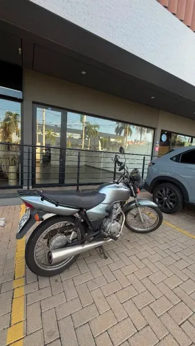 Vendo moto 125 Ano 2003 sem detalhes !! Somente pegar e andar !!!