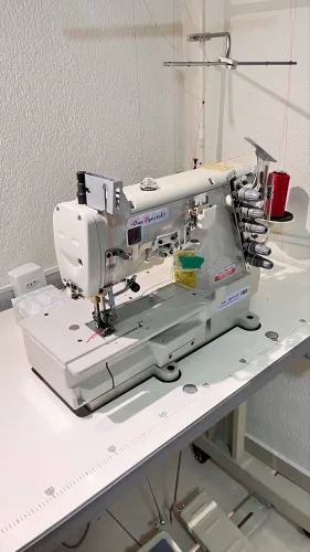 Máquina de costura industrial