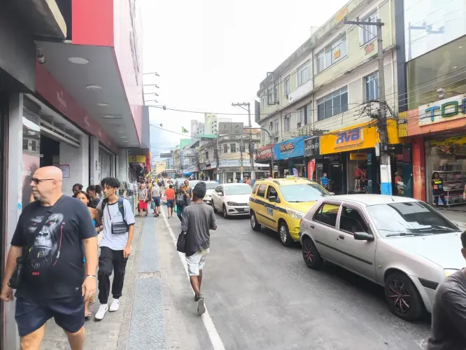 Imóvel para aluguel possui 210 metros quadrados em Centro - São João de Meriti - RJ