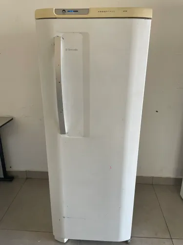 Geladeira Electrolux frost free 220v