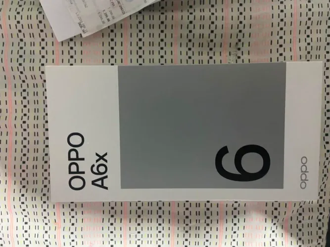 Celular novo na caixa com 4 dias de uso