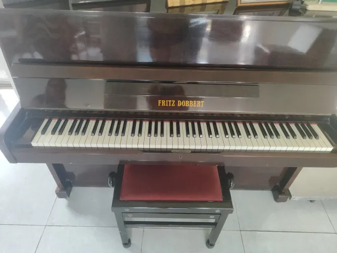Piano Fritz Dobbert (Precisando somente de afinação) Bem conservado