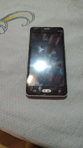 Celular ótimo só tá com a tampa quebrada 